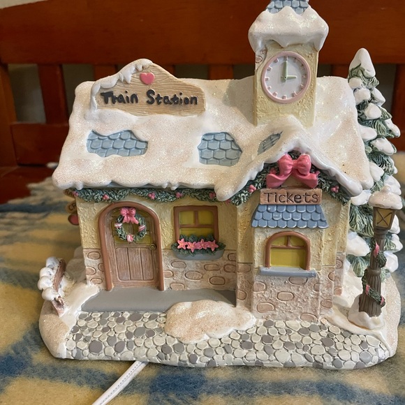 Precious Moments Holiday Hawthorne Village Set of 3! 2002 - Picture 2 of 16